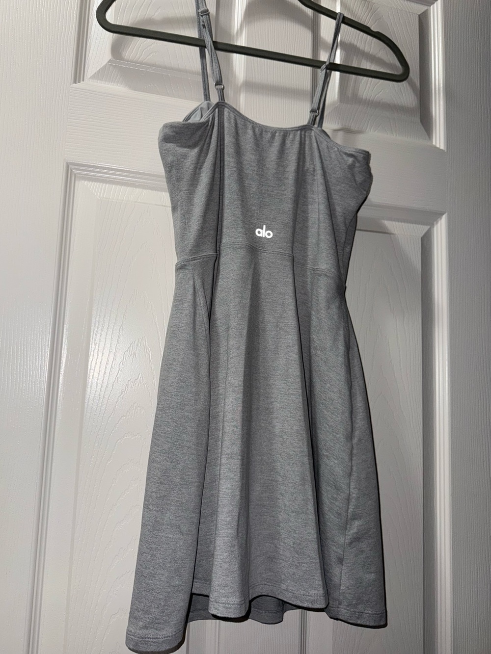 Alo Yoga Alosoft Courtside Tennis Dress Athletic Heather Grey. Size Medium. - Picture 4 of 5